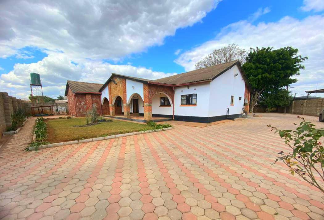 4-Bedroom House in Woodlands Chalala